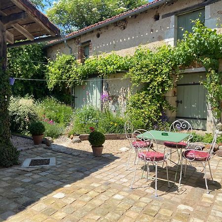 Le Vigeant Maison La Roche Chambre D'Hotes المظهر الخارجي الصورة