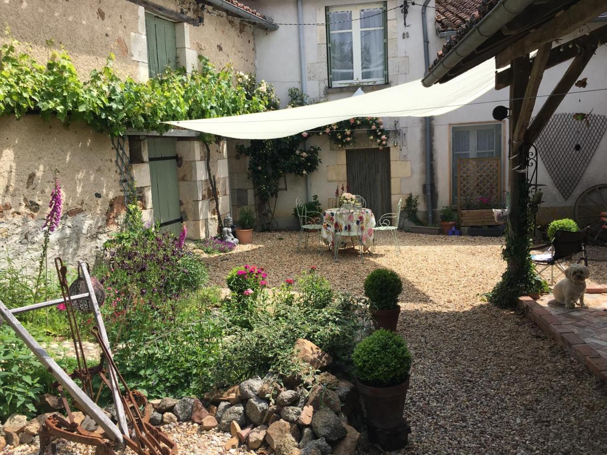 Le Vigeant Maison La Roche Chambre D'Hotes المظهر الخارجي الصورة
